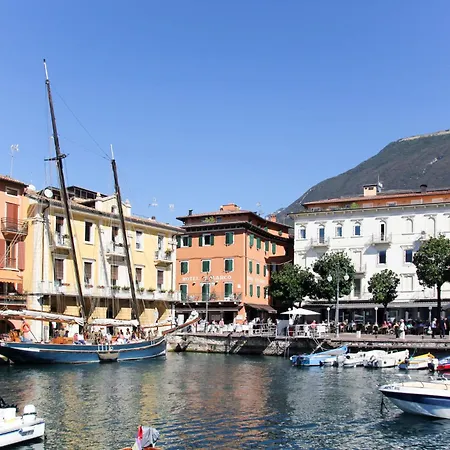 Tatil Evi Traumhafter Rustico Direkt Am Ufer Des Gardasees By Interhome Malcesine