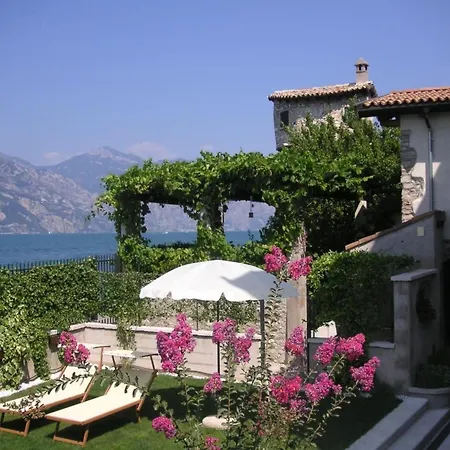 Traumhafter Rustico Direkt Am Ufer Des Gardasees By Interhome *