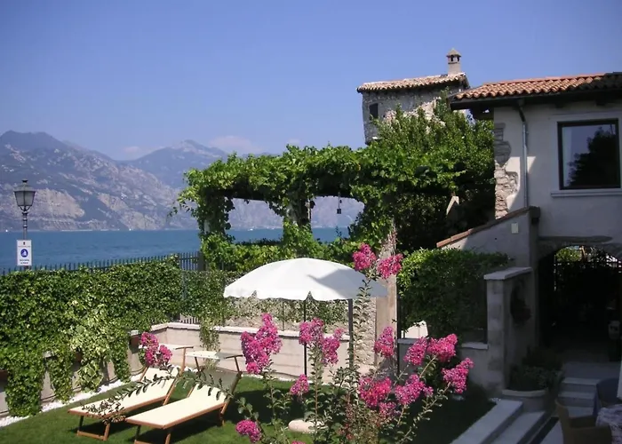 Traumhafter Rustico Direkt Am Ufer Des Gardasees By Interhome *