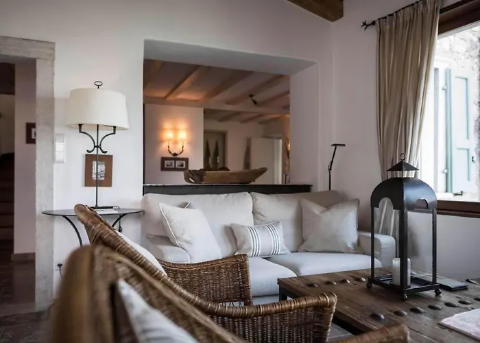 Traumhafter Rustico Direkt Am Ufer Des Gardasees By Interhome Vakantiehuis