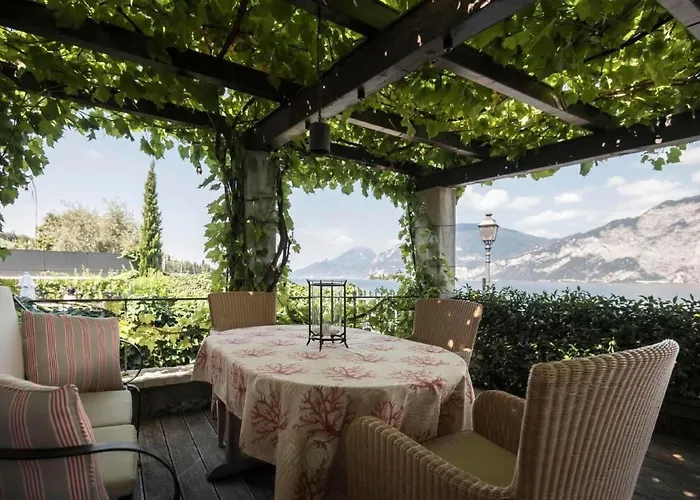 Vakantiehuis Traumhafter Rustico Direkt Am Ufer Des Gardasees By Interhome *