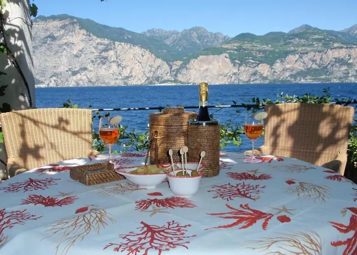 Traumhafter Rustico Direkt Am Ufer Des Gardasees By Interhome *