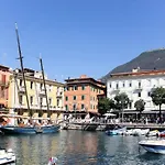 Feriehus Traumhafter Rustico Direkt Am Ufer Des Gardasees By Interhome Malcesine
